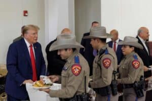 TRUMP TALKS TURKEY: 2024 GOP Frontrunner Dishes Out Thanksgiving Meal for Border Agents [Watch]